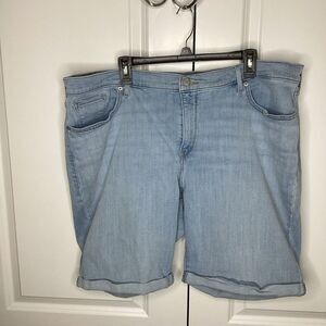 Ladies Levi's Bermuda Jean Shorts 24‎ light denim